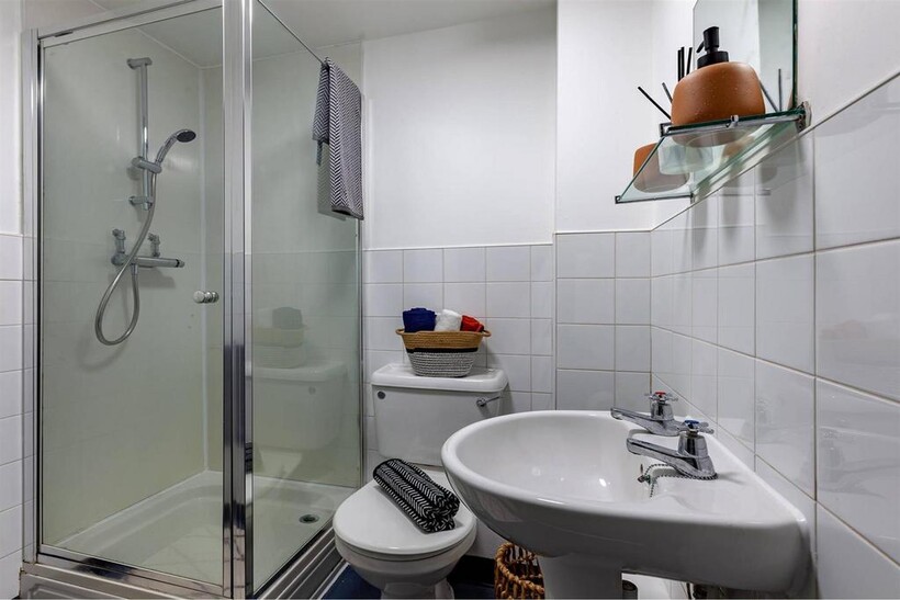 Wellington Street, Sheffield S1 1 bed in a flat share to rent - £429 pcm (£99 pw)