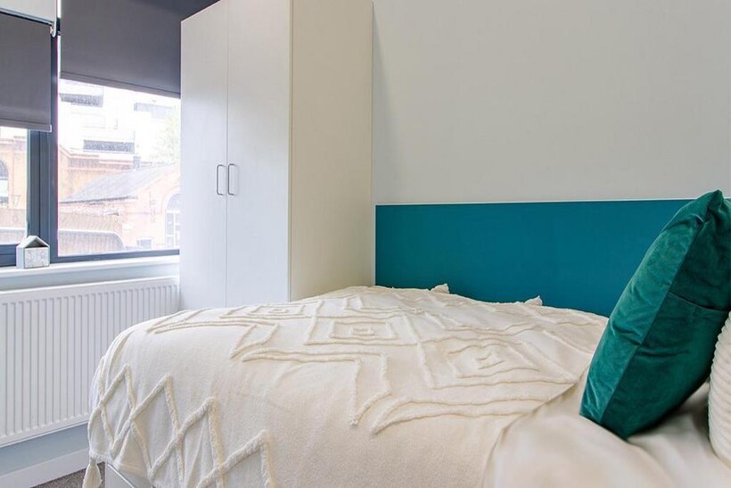 Hill Street, Coventry CV1 1 bed in a flat share to rent - £468 pcm (£108 pw)