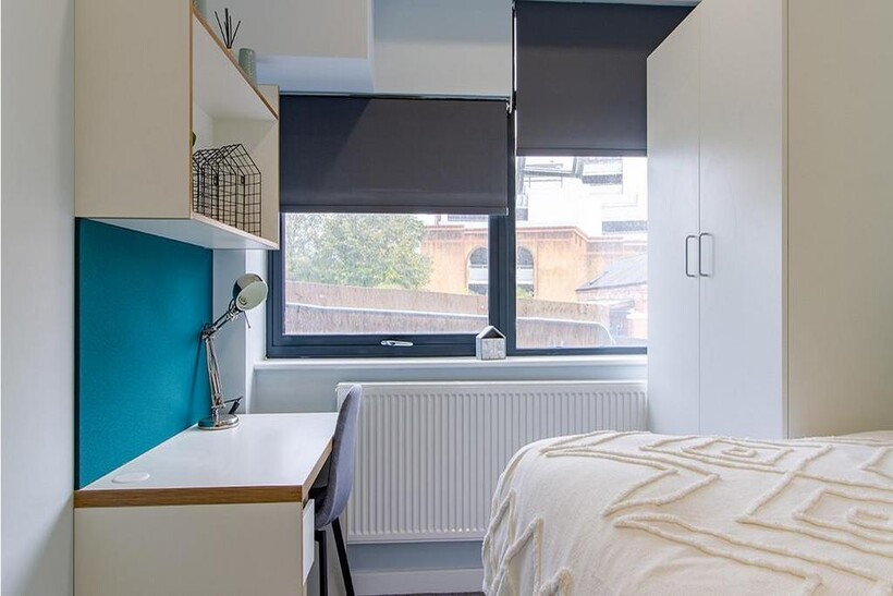 Hill Street, Coventry CV1 1 bed in a flat share to rent - £468 pcm (£108 pw)