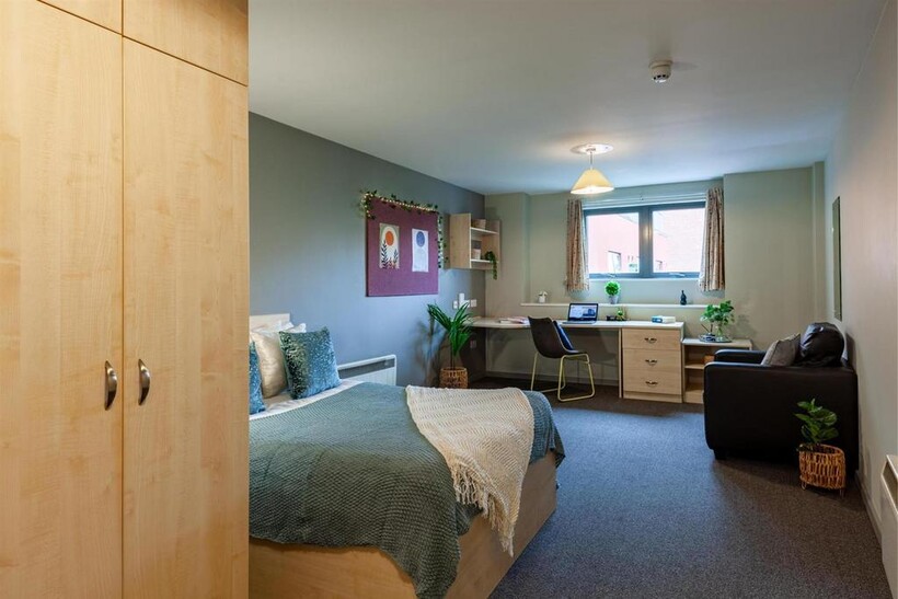 Crown Street, Reading RG1 1 bed in a flat share to rent - £1,036 pcm (£239 pw)