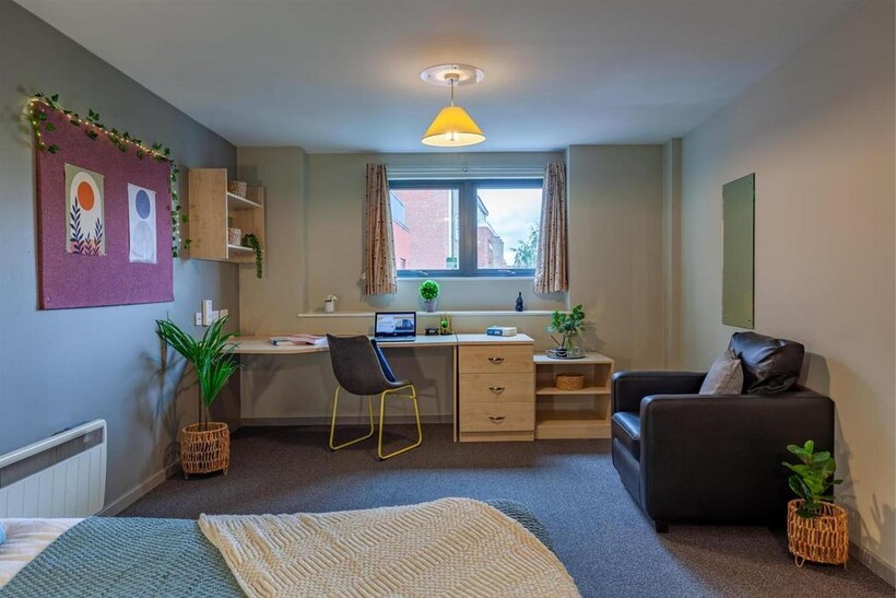 Crown Street, Reading RG1 1 bed in a flat share to rent - £1,036 pcm (£239 pw)