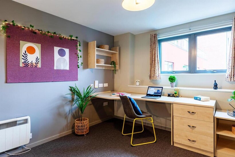 Crown Street, Reading RG1 1 bed in a flat share to rent - £1,036 pcm (£239 pw)