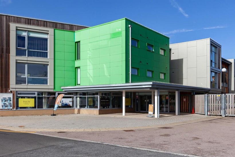 Polhill Avenue, Bedford MK41 1 bed in a flat share to rent - £1,127 pcm (£260 pw)