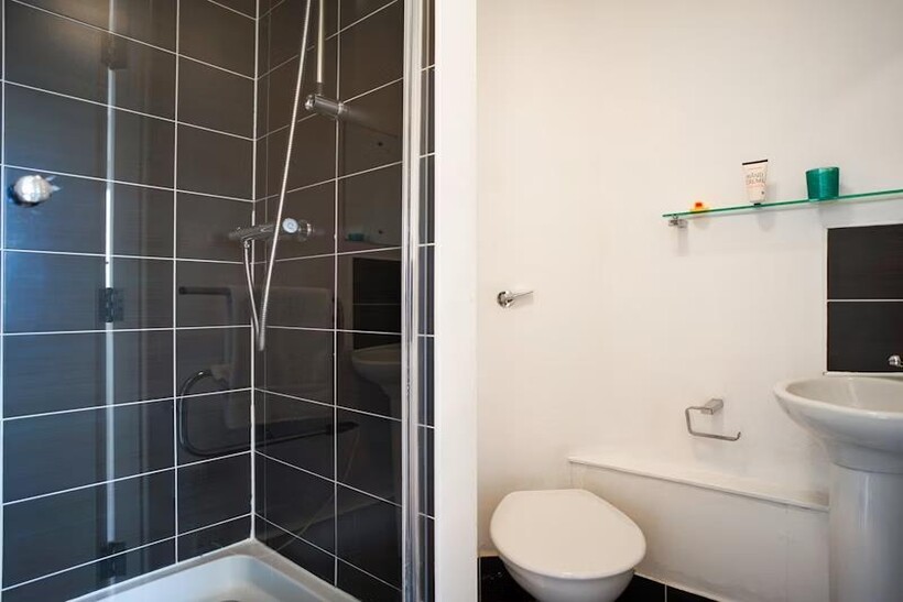 Manresa Road, London SW3 1 bed in a flat share to rent - £1,811 pcm (£418 pw)