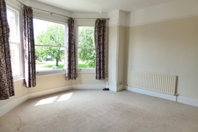 Cambridge Road, Bromley BR1 2 bed flat to rent - £1,575 pcm (£363 pw)