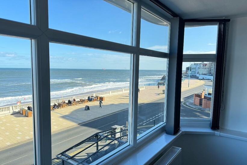 Seaviews Apartment 2, Promenade... 2 bed apartment to rent - £4,106 pcm (£948 pw)