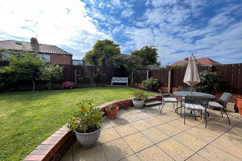 The Broadway, Tynemouth  *  HOLIDAY... 3 bed semi-detached house to rent - £4,867 pcm (£1,123 pw)