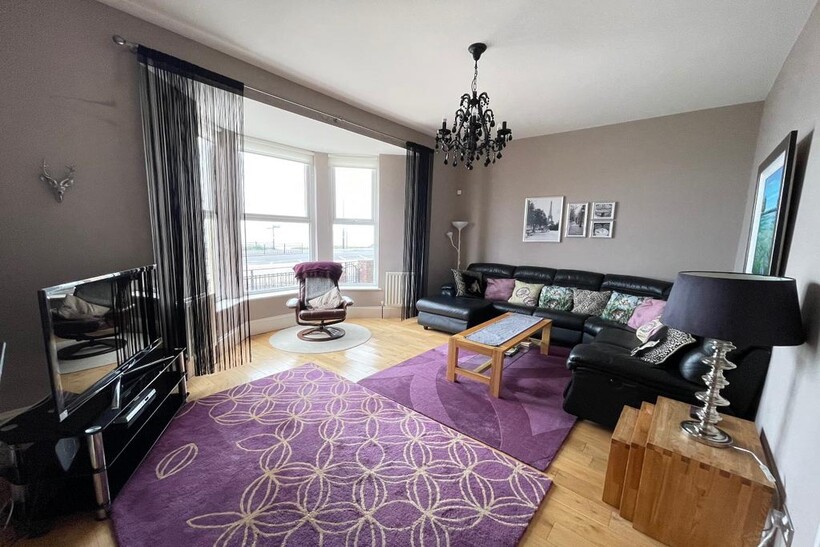 Grand Parade, Tynemouth.  *  HOLIDAY... 2 bed apartment to rent - £3,802 pcm (£877 pw)