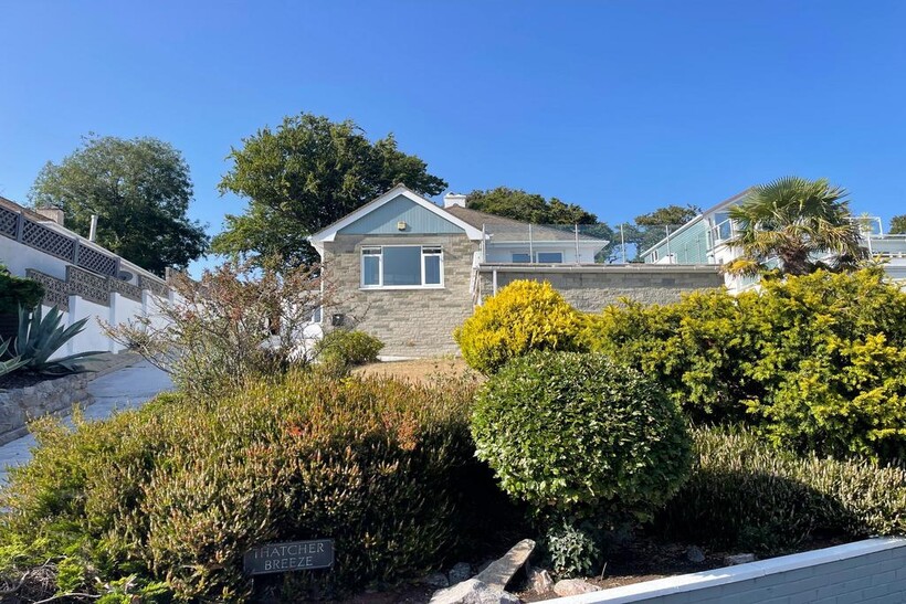 Thatcher Avenue, Torquay, TQ1 4 bed detached bungalow to rent - £2,250 pcm (£519 pw)