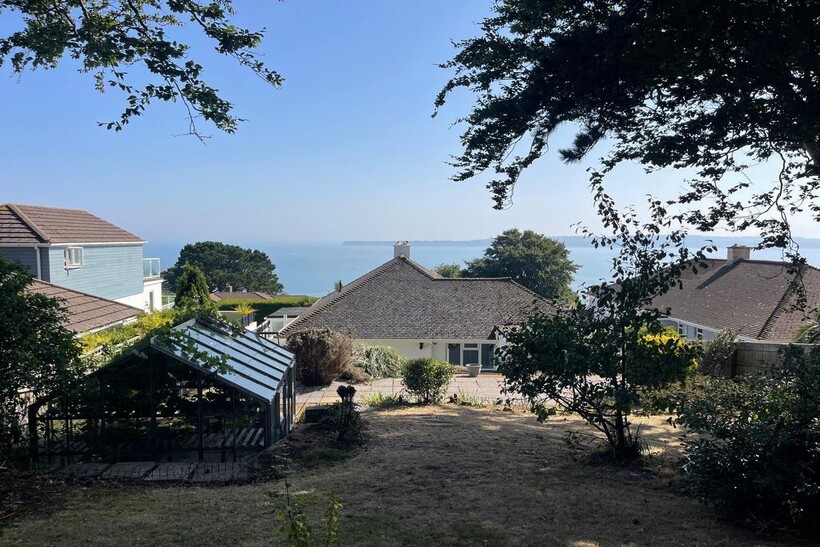 Thatcher Avenue, Torquay, TQ1 4 bed detached bungalow to rent - £2,250 pcm (£519 pw)