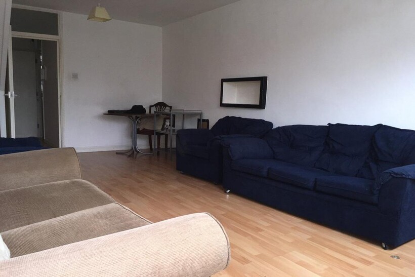 Wimborne House, Oval SW8 3 bed flat to rent - £2,350 pcm (£542 pw)