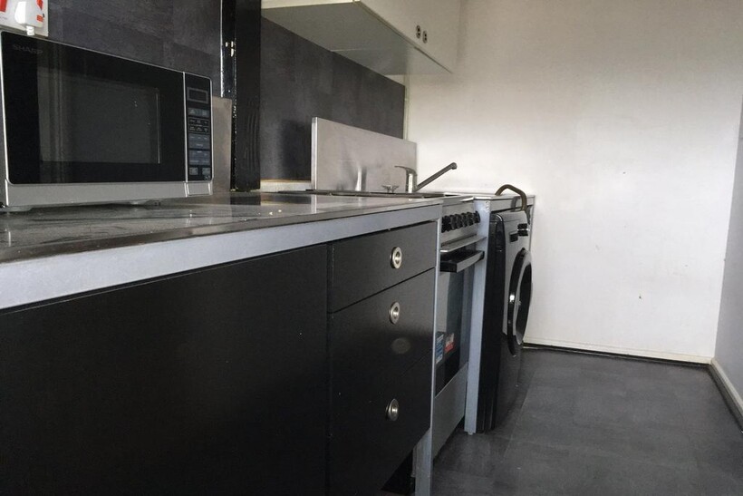 Wimborne House, Oval SW8 3 bed flat to rent - £2,350 pcm (£542 pw)