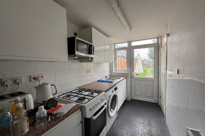 Wyken Croft, Coventry CV2 3 bed terraced house to rent - £1,095 pcm (£253 pw)