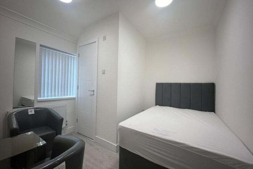 Reddington Drive,  Slough, SL3 House share to rent - £995 pcm (£230 pw)