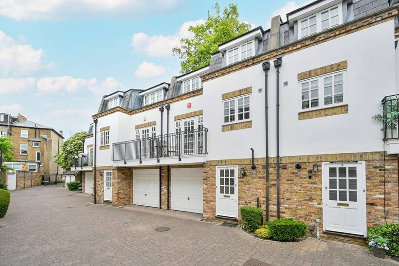 Watermans Mews, Ealing Broadway... 2 bed house to rent - £3,500 pcm (£808 pw)