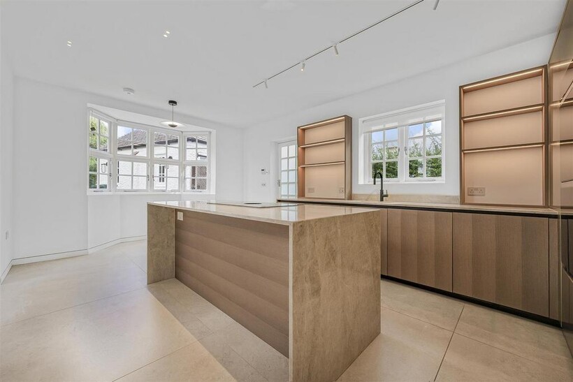Kitchen3.jpg