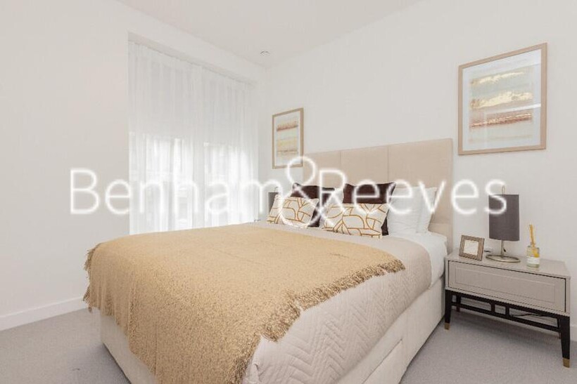 Claremont Road NW2 3 bed apartment to rent - £3,800 pcm (£877 pw)