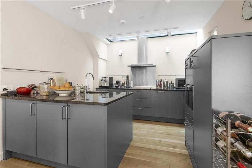 Ennismore Mews, London, SW7 4 bed mews to rent - £11,483 pcm (£2,650 pw)