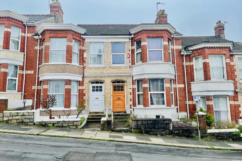 33 Hamilton outside shot.jpg