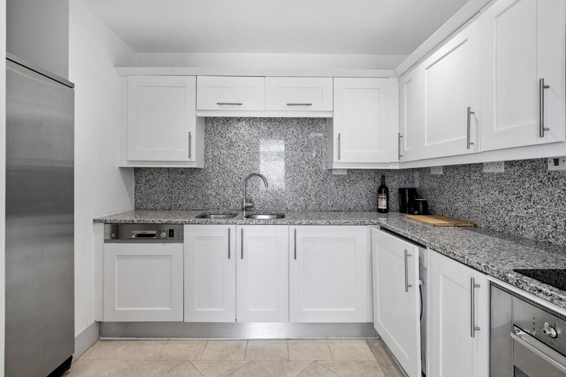Whitehouse Apartments, London SE1 2 bed apartment to rent - £4,351 pcm (£1,004 pw)