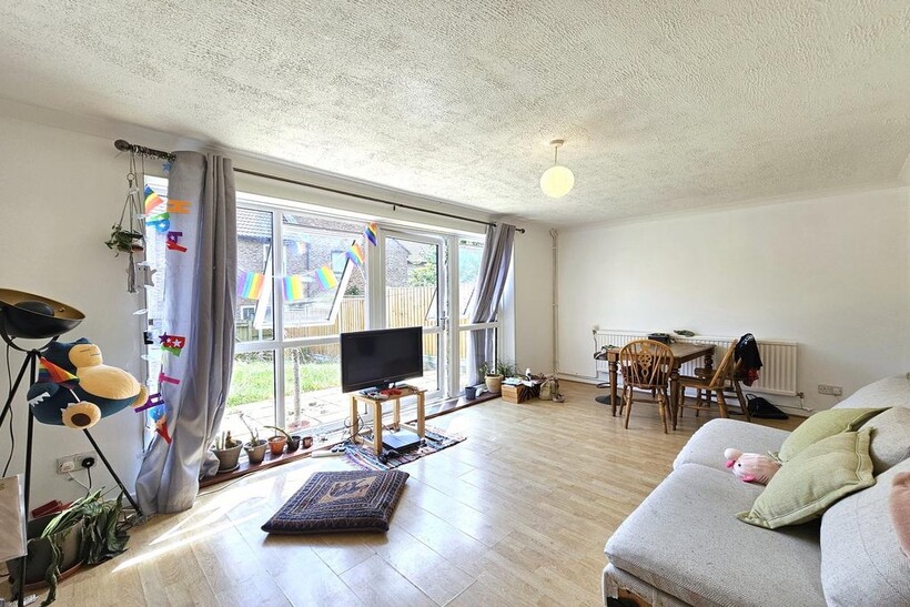 Old Farm Road, London, N2 3 bed duplex to rent - £2,475 pcm (£571 pw)