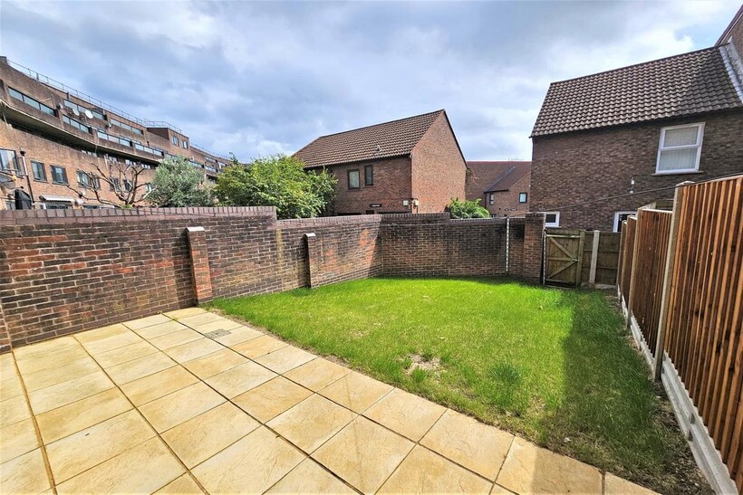 Old Farm Road, London, N2 3 bed duplex to rent - £2,475 pcm (£571 pw)