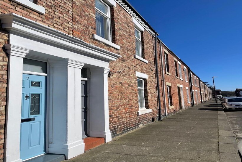 Edith Street, Tynemouth.  * HOLIDAY... 3 bed terraced house to rent - £4,106 pcm (£948 pw)