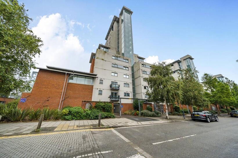 Erebus Drive, Woolwich, London, SE28 2 bed flat to rent - £2,325 pcm (£537 pw)