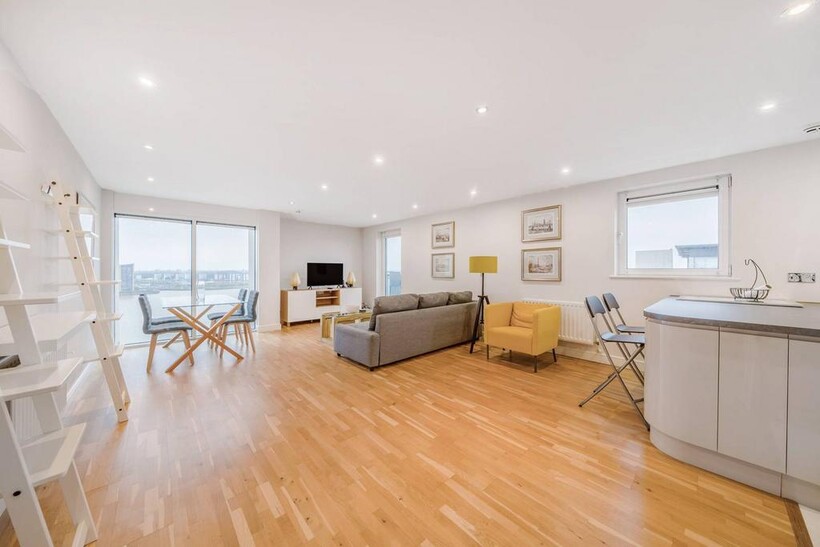 Erebus Drive, Woolwich, London, SE28 2 bed flat to rent - £2,325 pcm (£537 pw)