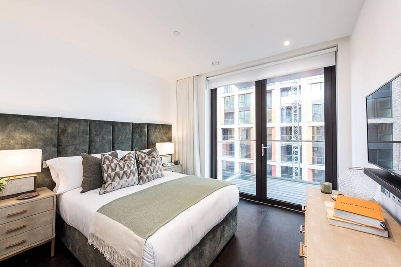 The Residence, SW8, Nine Elms... 3 bed flat to rent - £7,800 pcm (£1,800 pw)