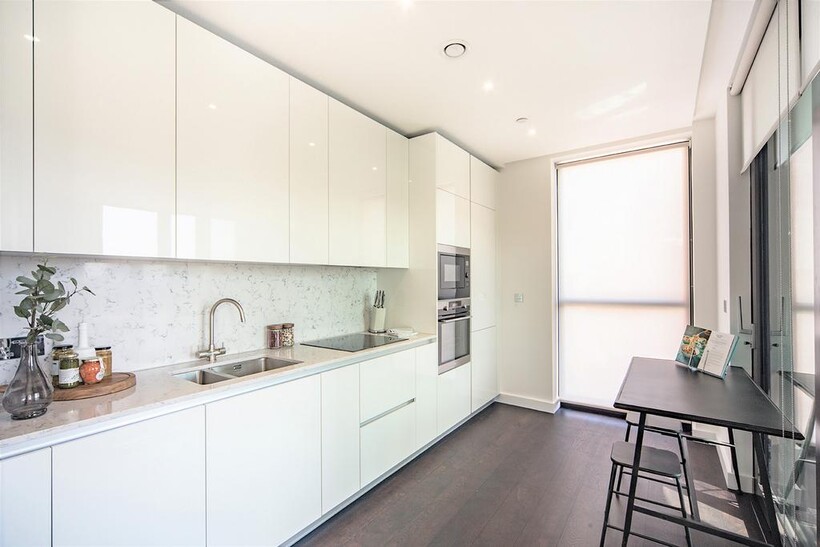 Charles Clowes Walk, Nine Elms, SW11 2 bed flat to rent - £4,871 pcm (£1,124 pw)