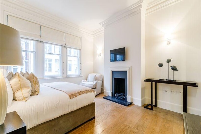 Duke Street, London W1K 3 bed apartment to rent - £25,567 pcm (£5,900 pw)