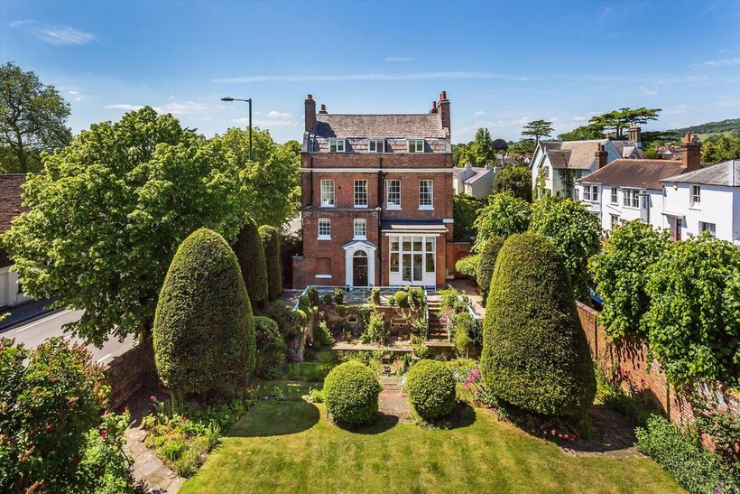West Street, Reigate, Surrey, RH2 7 bed detached house to rent - £4,600 pcm (£1,062 pw)