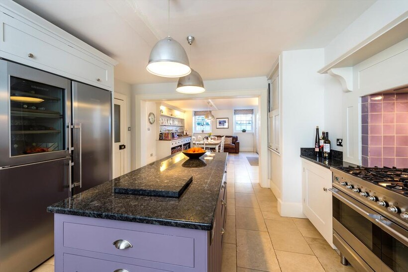West Street, Reigate, Surrey, RH2 7 bed detached house to rent - £4,600 pcm (£1,062 pw)