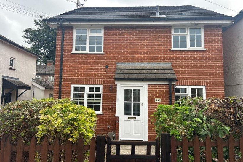 Guildford GU1 1 bed semi-detached house to rent - £1,475 pcm (£340 pw)