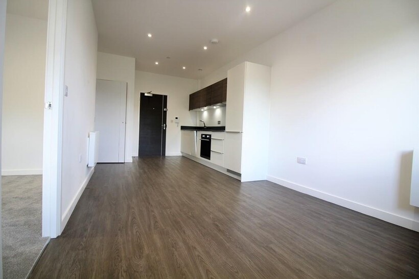 Century Court, Bracknell RG12 1 bed apartment to rent - £1,175 pcm (£271 pw)