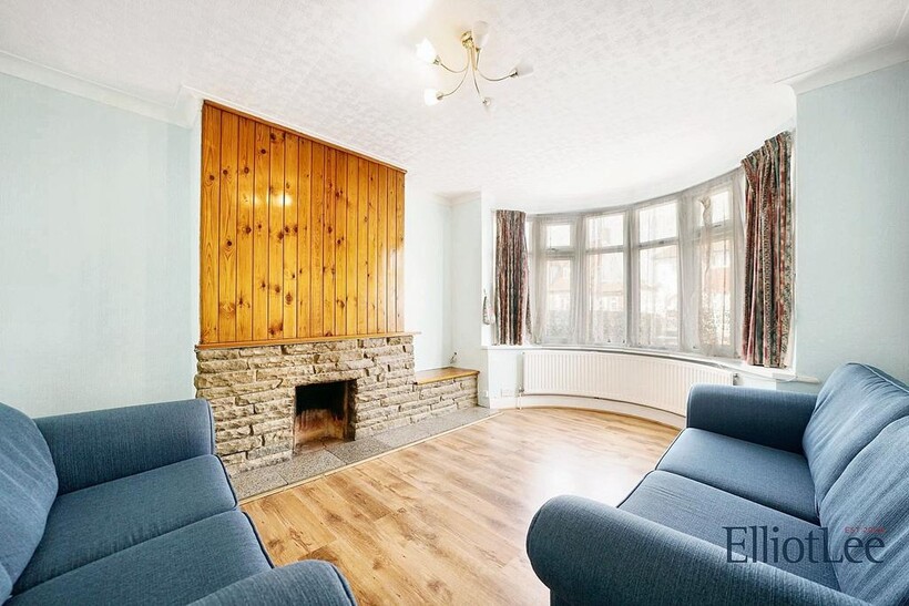 Medway Gardens, Wembley HA0 3 bed semi-detached house to rent - £2,450 pcm (£565 pw)