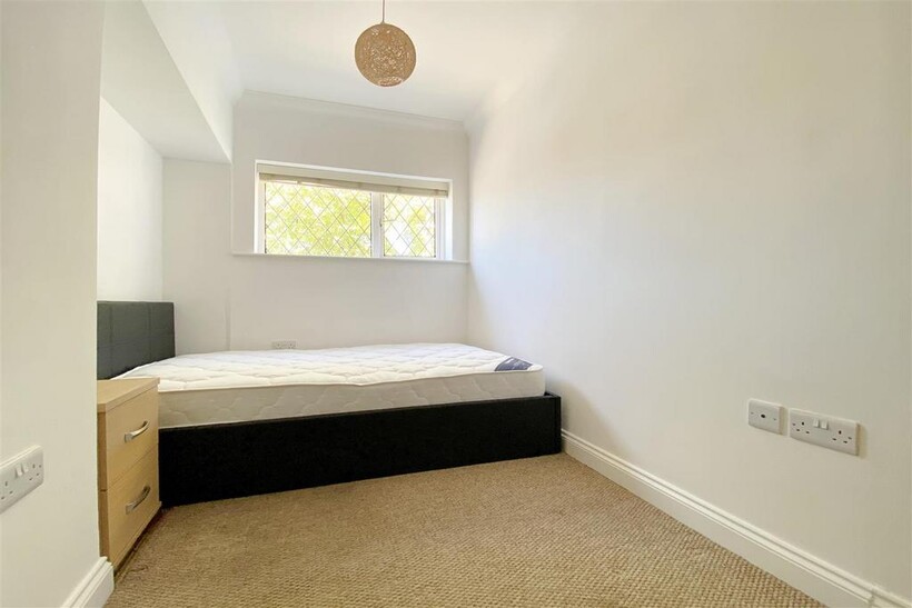 Room 6 (1).JPG