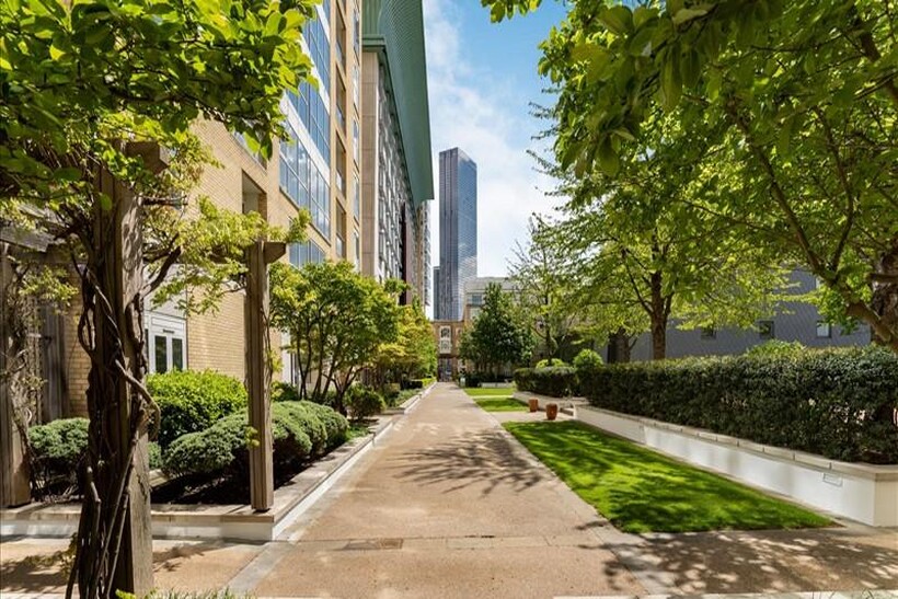 39 Westferry Circus, London, E14 2 bed apartment to rent - £3,939 pcm (£909 pw)