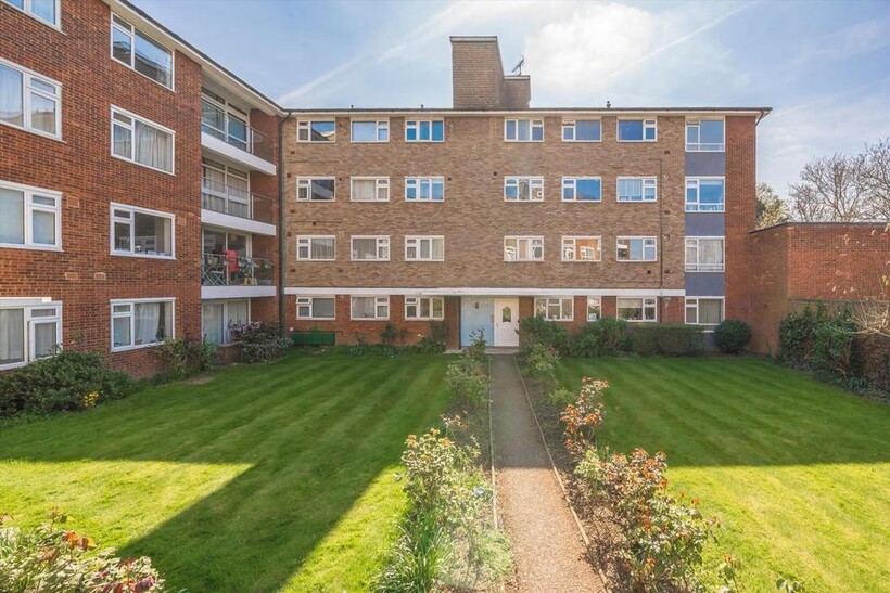 Elm Avenue, London W5 3 bed flat to rent - £2,548 pcm (£588 pw)