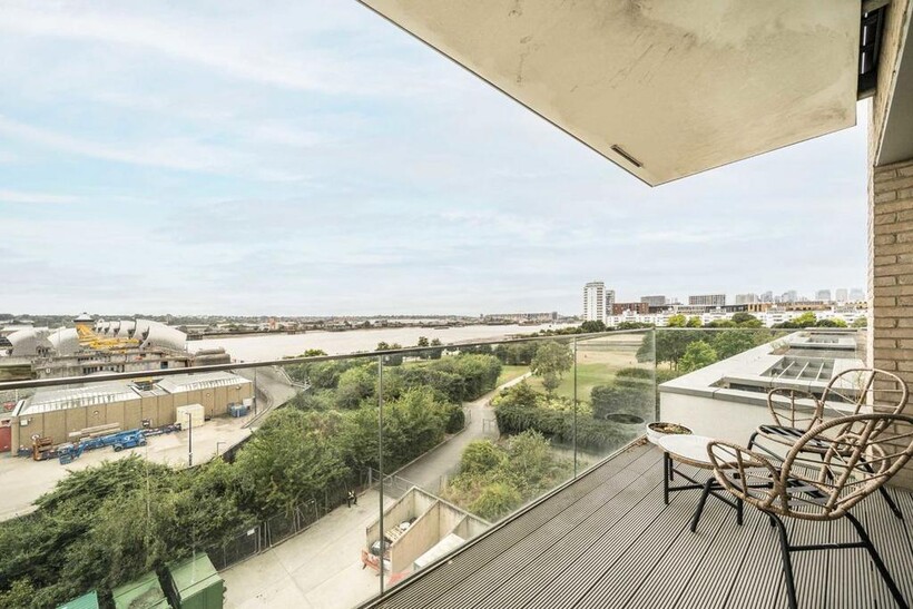 Booth Road, London E16 2 bed flat to rent - £2,448 pcm (£565 pw)