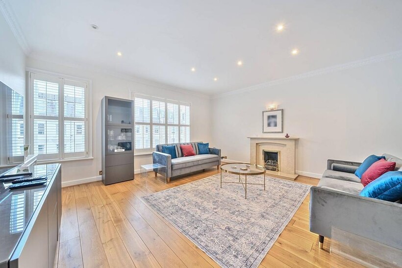 Beaufort Street, Chelsea, London, SW3 3 bed flat to rent - £9,000 pcm (£2,077 pw)
