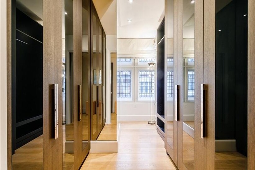 Duke Street, London W1K 3 bed property to rent - £25,567 pcm (£5,900 pw)