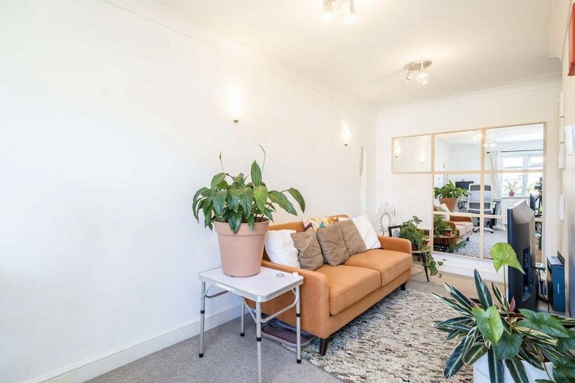 Noel Road, London W3 1 bed flat to rent - £1,547 pcm (£357 pw)