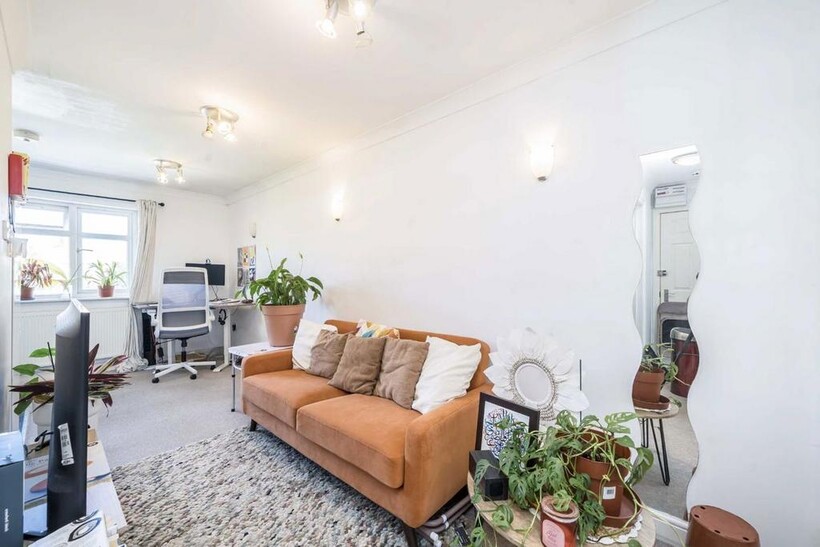 Noel Road, London W3 1 bed flat to rent - £1,547 pcm (£357 pw)