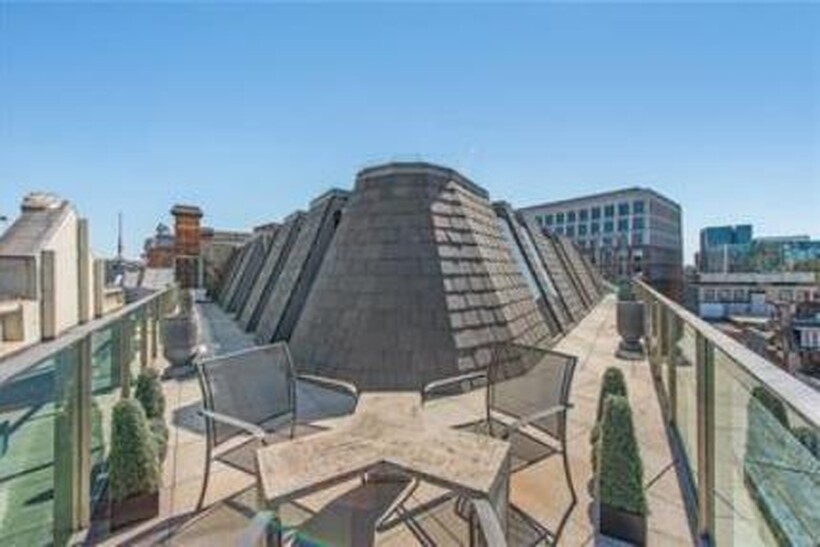 Verge Apartments, Dering Street... 2 bed flat to rent - £11,999 pcm (£2,769 pw)