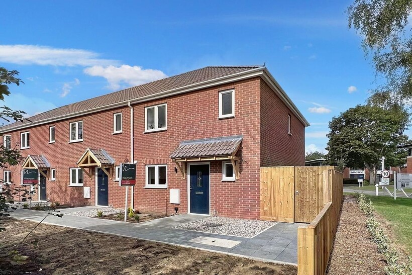 Arnhem Court, Watchfield, SN6 2 bed terraced house to rent - £1,400 pcm (£323 pw)