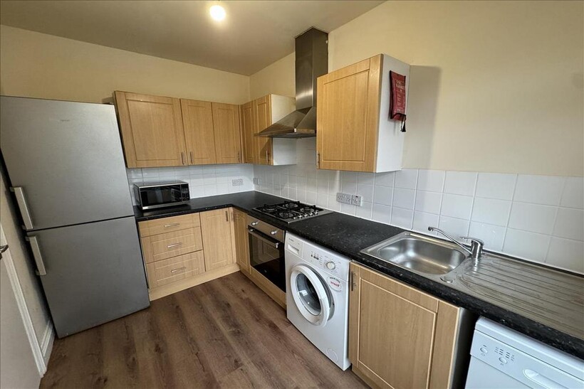 Kilburn High Road, London, NW6 2 bed flat to rent - £1,846 pcm (£426 pw)