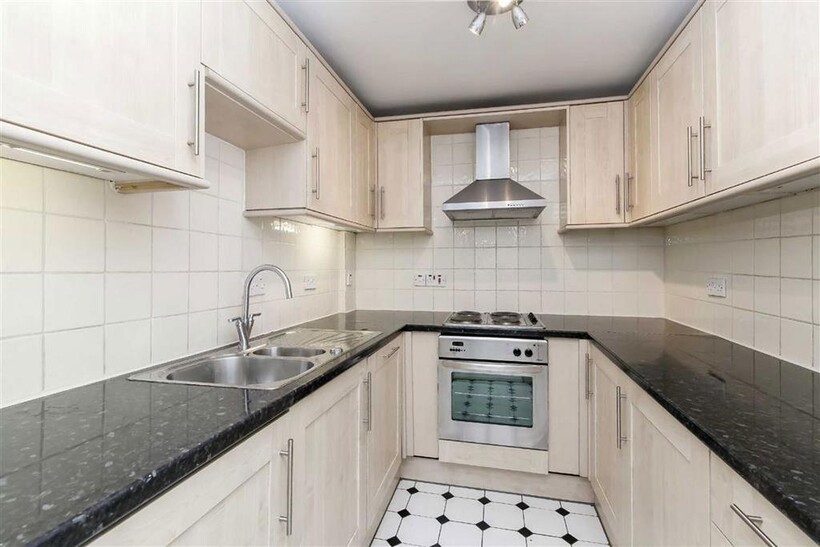 Cornwall Gardens, London SW7 1 bed flat to rent - £3,228 pcm (£745 pw)