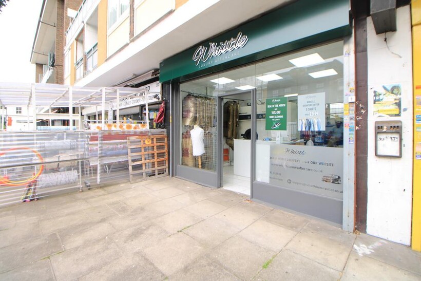 Caledonian Road, London, N1 Retail property (high street) to rent - £1,833 pcm (£423 pw)